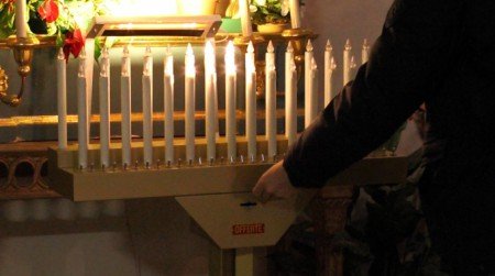 Una cassetta delle offerte in chiesa