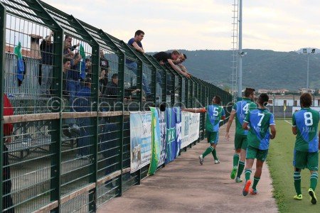 Esultanza della Nuorese per il goal di Bianchi (foto Alessandro Pintus)