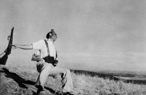 Morte di un miliziano lealista, Fronte di Cordova, inizi di Settembre 1936, © Robert Capa/ International Center of Photography/ Magnum Photos/Contrasto