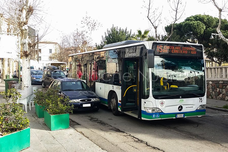 Nuoro, traffico in tilt e autobus bloccati ai Giardini di p.zza V.Emanuele