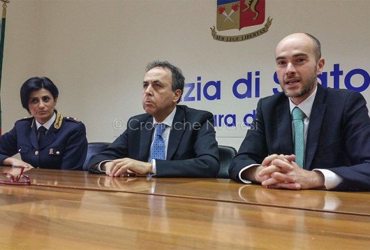 Mustaro col Questore Paolo Fassari e la dirigente Rosa Manzo (foto S.Meloni)
