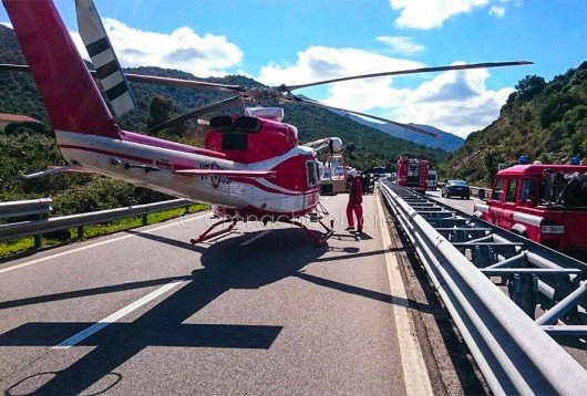 L'elicottero dei Vigili del fuoco sul luogo dell'incidente