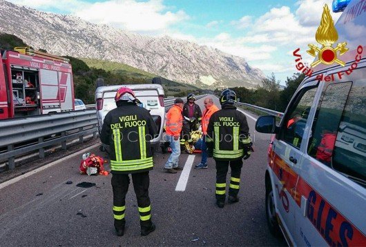 Vigili del fuoco e 118 sul luogo dell'incidente