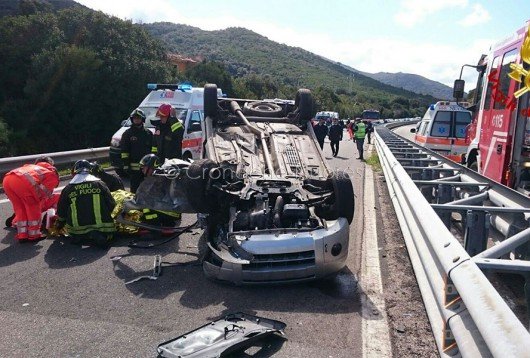 Vigili del fuoco e 118 sul luogo dell'incidente