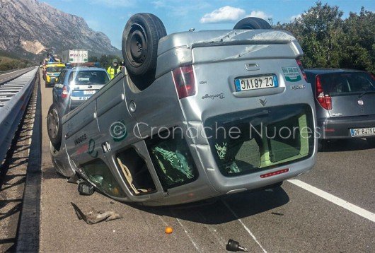 La Citroen Berlingo dopo lo schianto contro la Fiat Panda