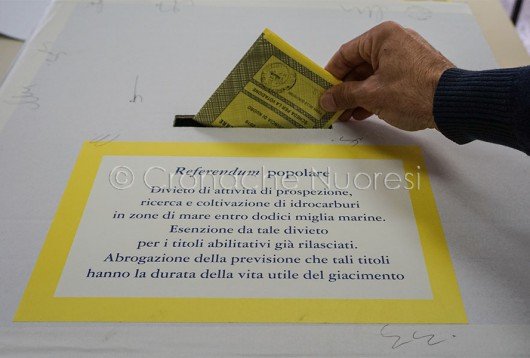 Le urne per il referendum sulle trivelle (foto S.Novellu)