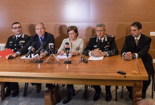 La conferenza stampa per l'arresto dei presunti assassini di Gianluca Monni (foto Cronache Nuoresi)