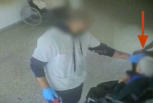 Frame delle violenze alla Residenza l'Accoglienza tratto dai video della Polizia