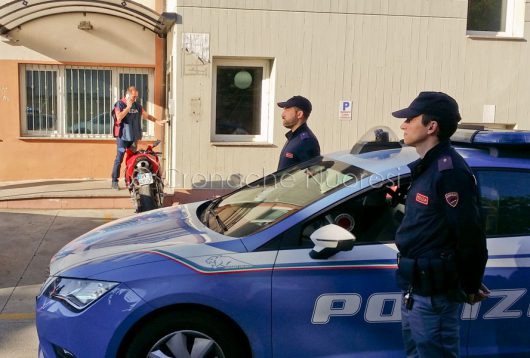 La Polizia appone i sigilli alla struttura L'Accoglienza (foto S.Novellu)