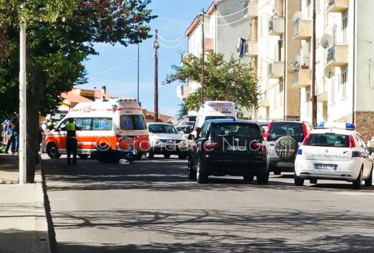 L'incidente verificatosi oggi in Via Martiri della Libertà (foto Cronache Nuoresi)L'incidente verificatosi oggi in Via Martiri della Libertà (foto Cronache Nuoresi)
