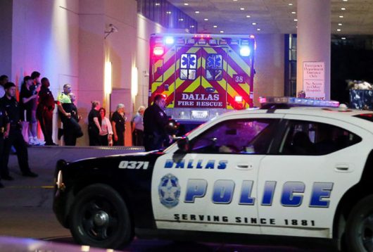 Un'immagine della sparatoria di questa notte a Dallas (foto CNN)