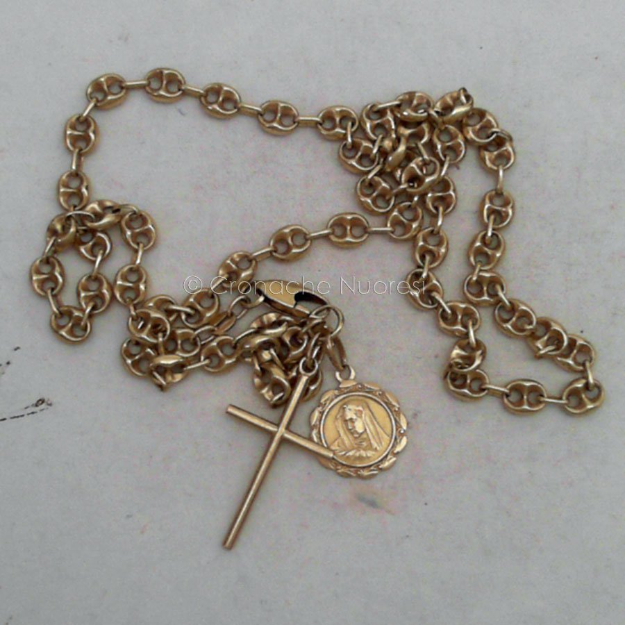 Alcuni dei gioielli rivenduti al Compro oro