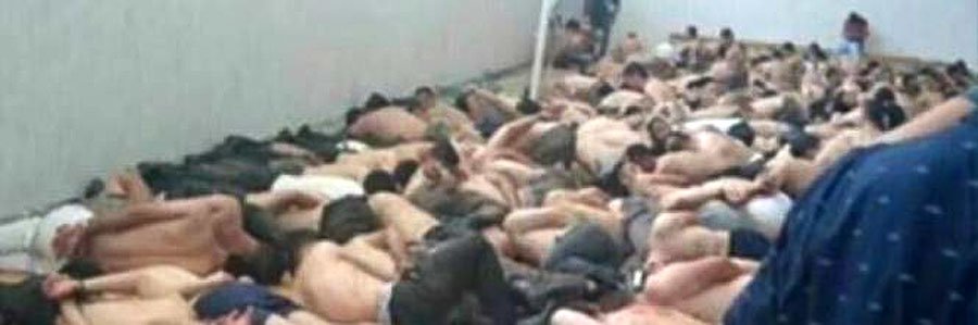 Soldati turchi ammassati in una palestra