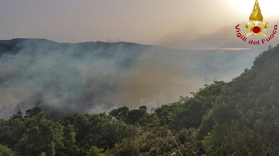 L'incendio sviluppatosi nelle campagne tra Teti e Olzai