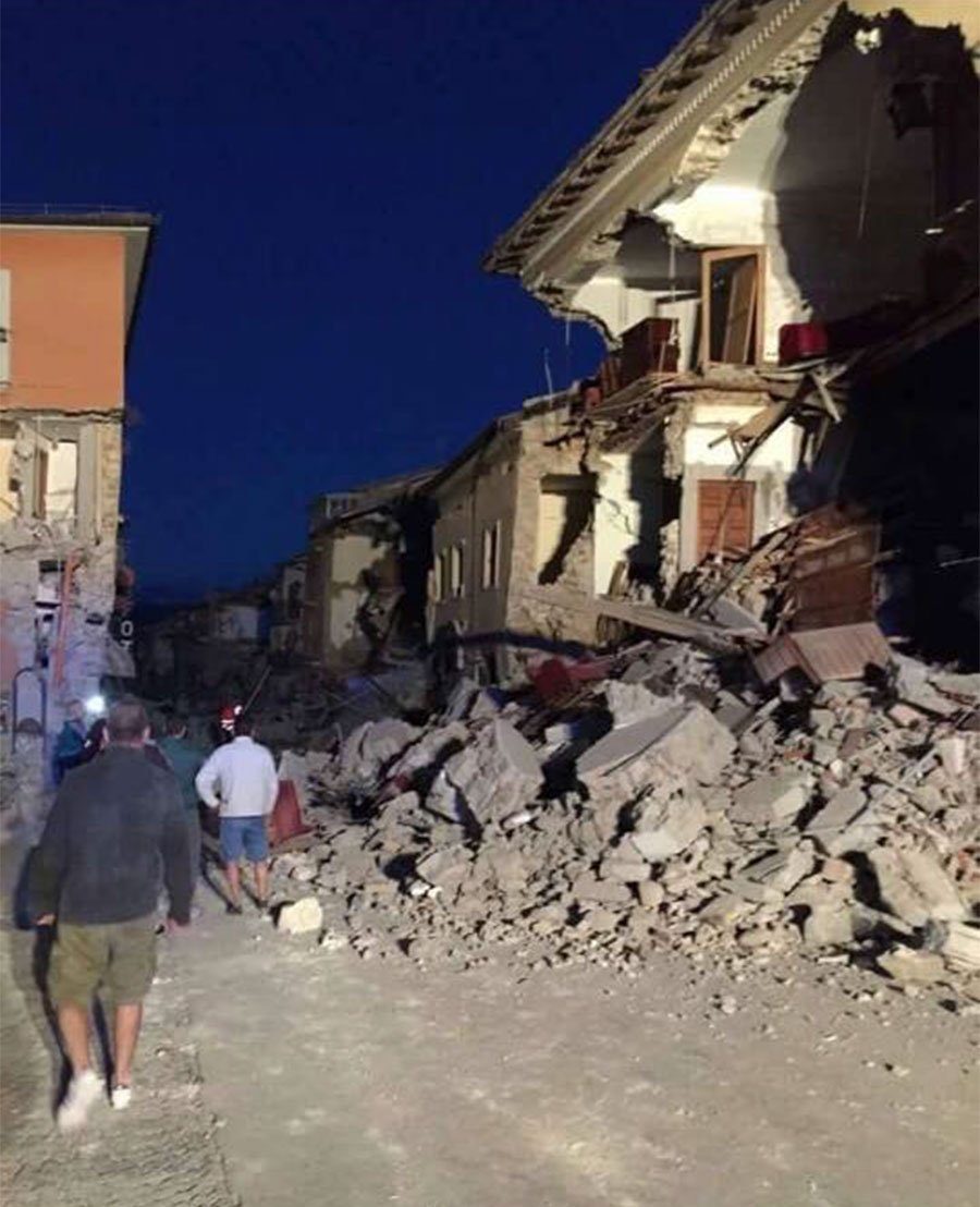 Amatrice, si scava tra le macerie