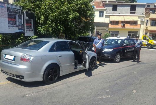 Carabinieri e l'Audi posta sotto sequestro