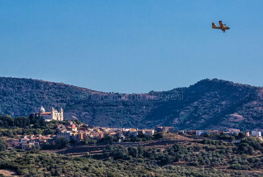 Il Canadair sui cieli di Cuglieri