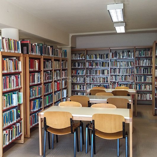 Nuoro, una sala consultazione della Biblioteca Satta (foto S.Novellu)