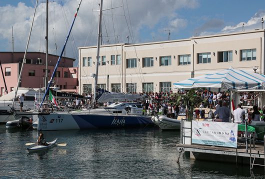 La partenza di Gaetano Mura per il giro del mondo in solitaria (foto S.Novellu)