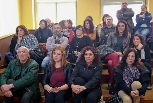 Il pubblico che ha assisitito alla seduta consiliare (foto Cronache Nuoresi)