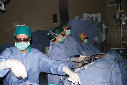 equipe-chirurgia-occhiali-3d