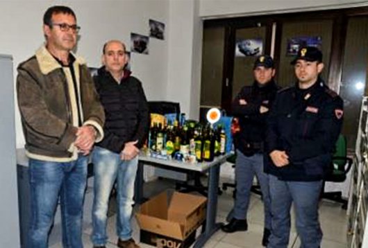 Il personale della Croce- Rossa con la Polizia