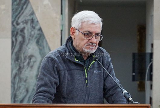 L'intervento di Peppe Montesu nel carcere di Badu 'e Carros (foto S.Novellu)