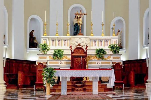Nuoro, il presbiterio della Cattedrale di S.Maria della Neve (foto G.Secchi)