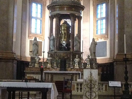 Milano, San Fedele, mensa-e altare