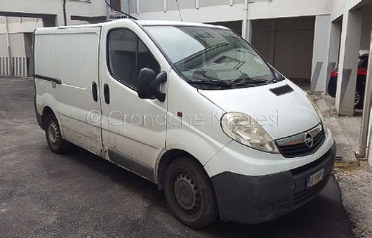 L'Opel Vivaro che trasportava la droga