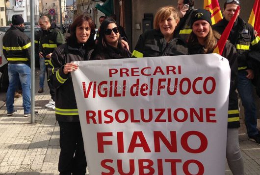 La protesta dei Vigili del Fuoco precari a Nuoro