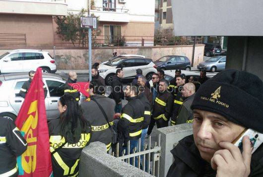 La protesta dei Vigili del Fuoco precari a Nuoro