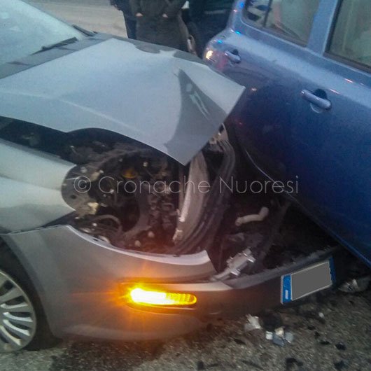 L'impatto tra le due auto avvenuto a Prato Sardo