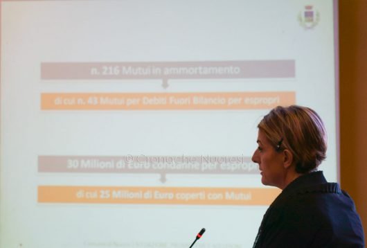 L'assessore al Bilancio Raffaelina Denti durante il Consiglio Comunale (foto S.Novellu)