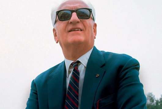 Un ritratto di Enzo Ferrari