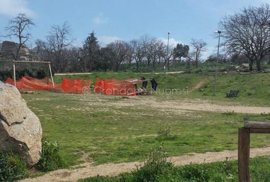 I nuovi giochi per bambini travolti dal vento a Tanca Manna