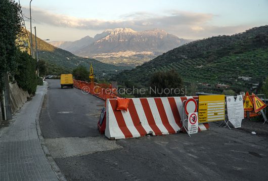 Traffico interrotto per lavori in via Mughina (foto S.Novellu)