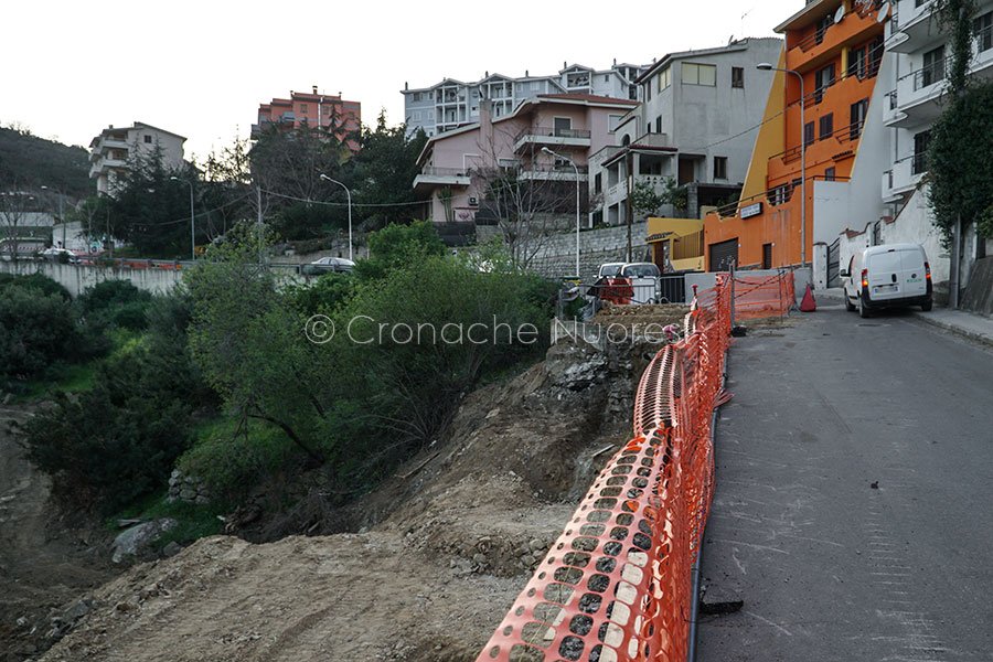 Le auto circolano comunque nonostante il divieto (foto S.Novellu)