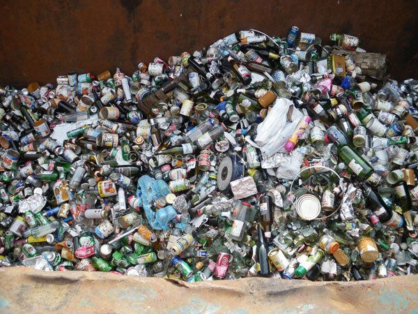 Rifiuti accumulati nelle discariche abusive