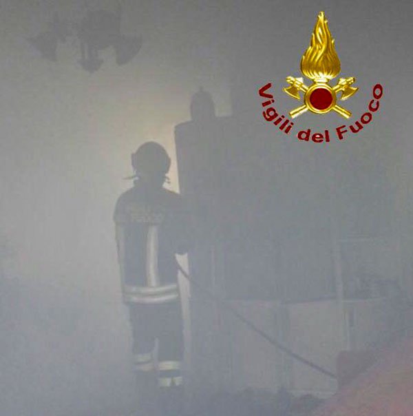 Scano Montiferro, i VVFF domano le fiamme in un'abitazione