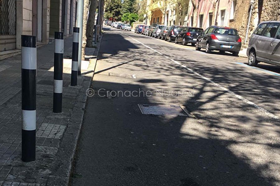 Uno scorcio dei tombini di via Ballero