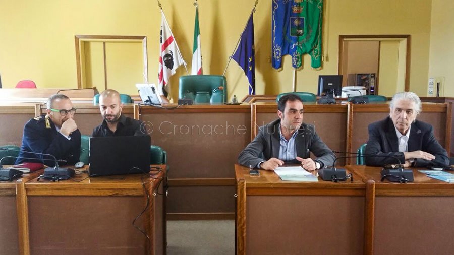 La conferenza sui dati della raccolta differenziata (foto Cronache Nuoresi)