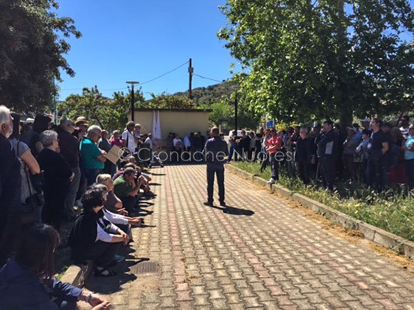 Sit in davanti al potabilizzatore di Taddore