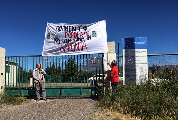 Sit in davanti al potabilizzatore di Taddore