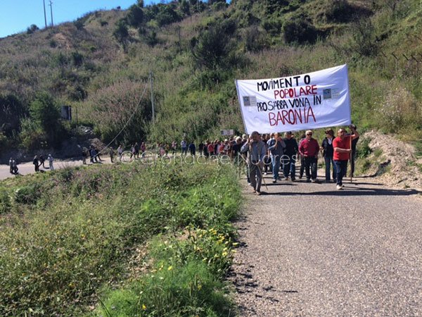 Il corteo di protesta per l'acqua in Baronia