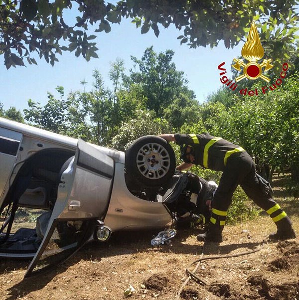 La Fiat Panda dopo l'uscita di strada