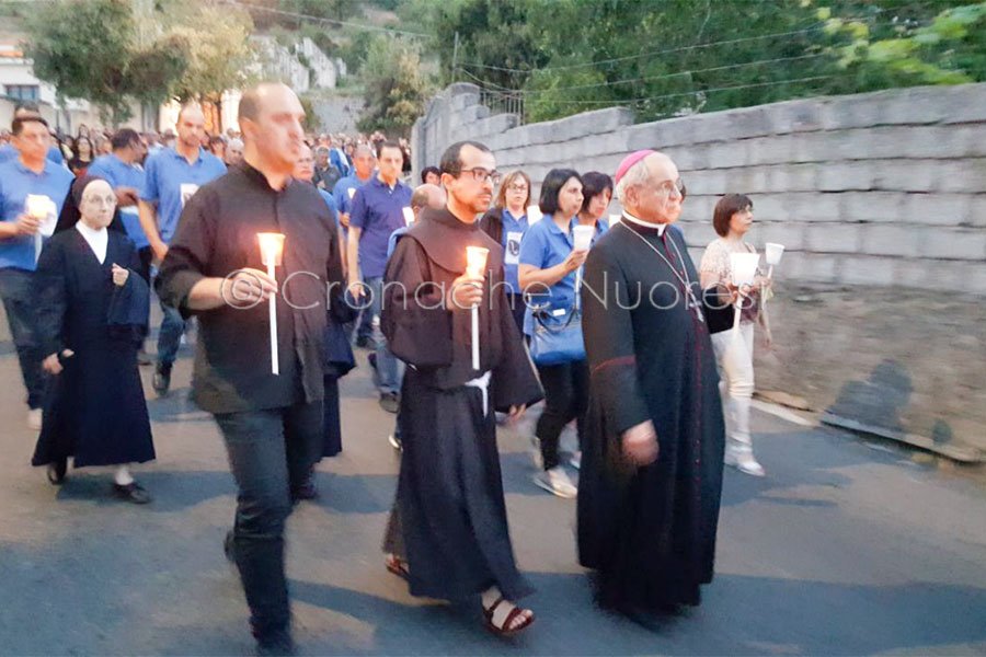 La fiaccolata dedicata a Salvatore Nolis (foto Simone Litarru)