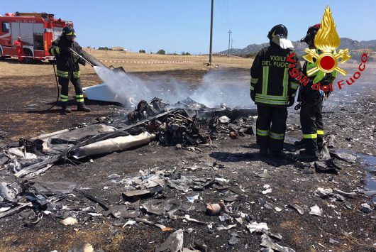 I resti dell'ultraleggero dopo l'incidente