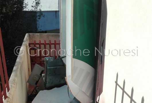 Gli infissi danneggiati