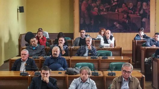 L'assemblea pubblica su Testimonzos (foto C. Nuoresi)